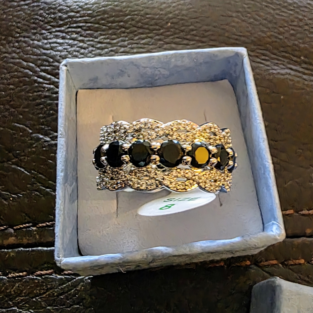 Elegant Silver and Black Gemstone Ring
